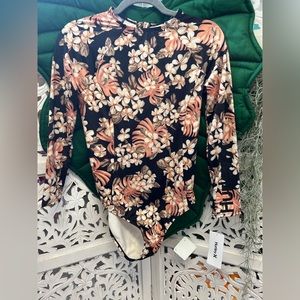 NWT Hurley long sleeve surf suit swimsuit. One piece. Plumeria print. Black/brn